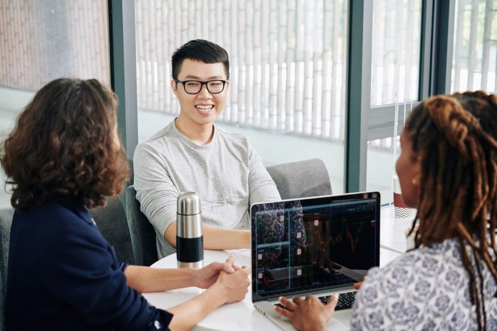 Man meeting with stock market traiders