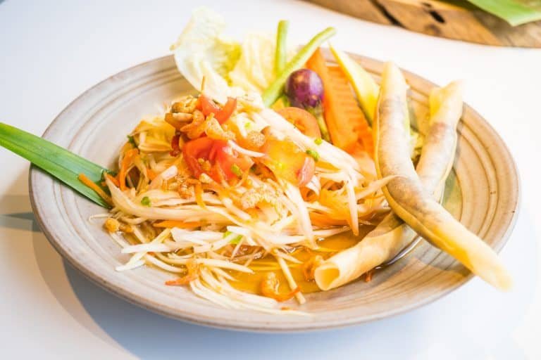 Spicy papaya salad " Som tum "