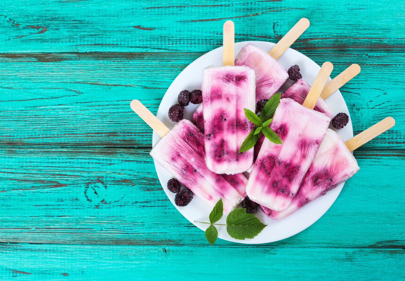 Yogurt popsicles with fresh black raspberry